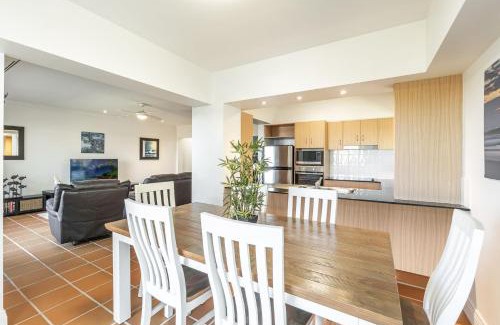 Iluka Apartment | Riverview Apartment - Family-Friendly Stay with Breakfast