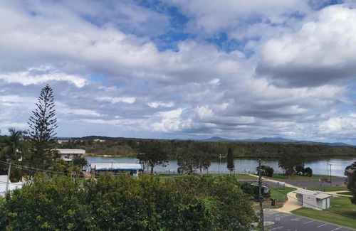 Nambucca Heads Hotel | Riverview Boutique Motel: Chic Stay with Hot Tub & Breakfast