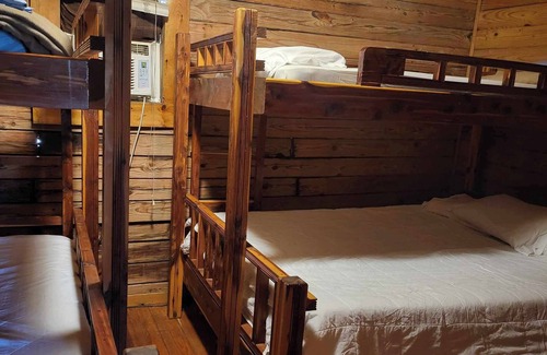 Mammoth Spring Hotel | Relaxing Riverview Cabins with Oceanfront Pool Access