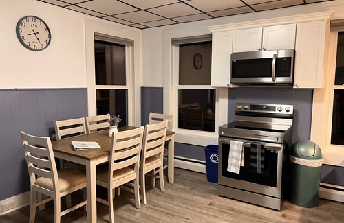 Ipswich Apartment | Riverview Retreat: Pet-Friendly Apt Steps from the Beach