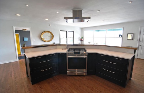 Latonia House | Riverview Retreat: Modern Home Near Downtown & Pool Access