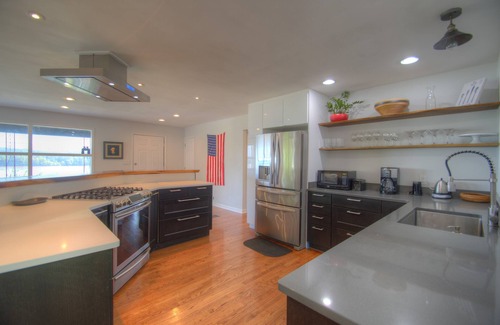 Latonia House | Riverview Retreat: Modern Home Near Downtown & Pool Access