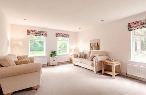 Londonderry House | Riverview Cottage: Family-Friendly Retreat with 9.4/10 Rating