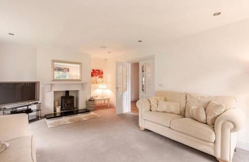 Londonderry House | Riverview Cottage: Family-Friendly Retreat with 9.4/10 Rating