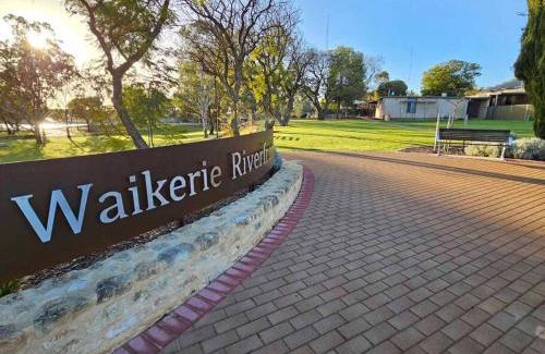 Waikerie House | Riverview Haven: Family & Pet-Friendly Retreat Awaits You