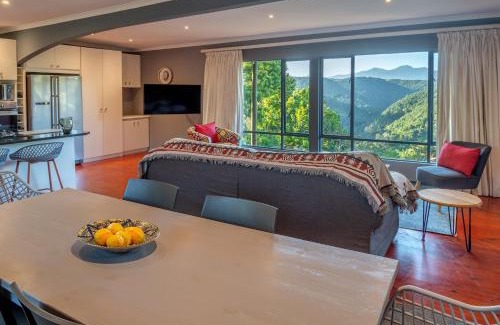 Knysna House | Riverview House Sedgefield: Child-Friendly Retreat with 9.7/10