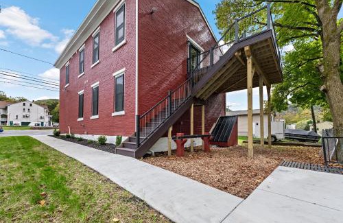 Port Clinton Apartment | Riverview Apartment B: Family-Friendly Stay in Port Clinton
