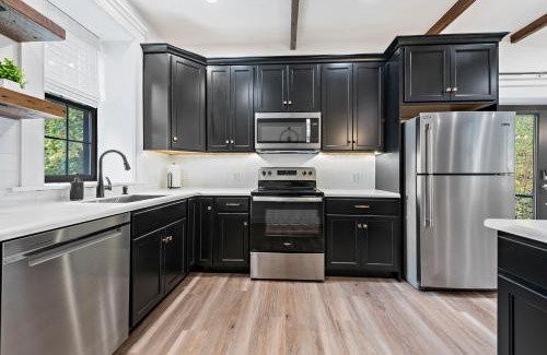 Port Clinton Apartment | Riverview Apartment B: Family-Friendly Stay in Port Clinton