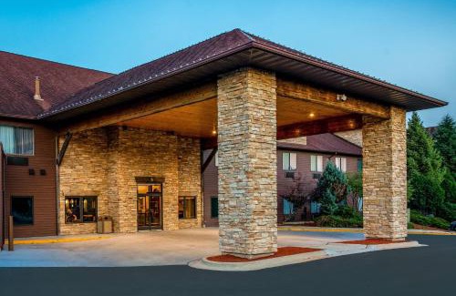 Rockford Hotel | Pet-Friendly Riverview Inn & Suites with Pool Access