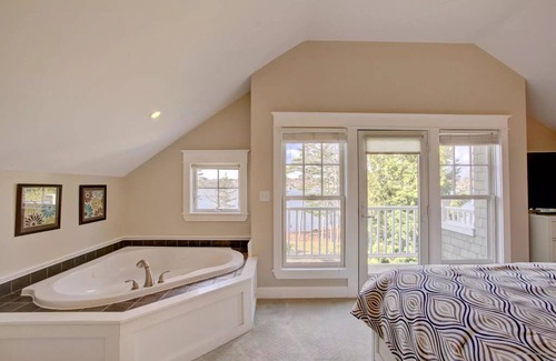 Edgecomb House | Riverview Home: Pet-Friendly Getaway with Top Rating