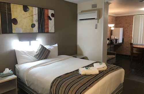 Taree Hotel | Comfortable Stay at Riverview Motor Inn with Pool & Breakfast