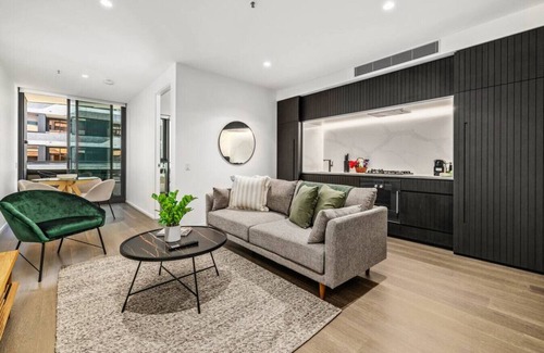 Abbotsford Apartment | Exceptional Riverview Parkhouse in Abbotsford with Spa & Pool