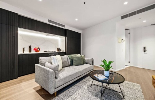 Abbotsford Apartment | Exceptional Riverview Parkhouse in Abbotsford with Spa & Pool