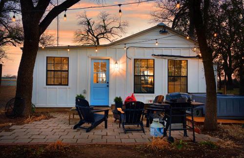 Stonewall House | Riverview Ranch: Enjoy Relaxation with Hot Tub & Fire Pit
