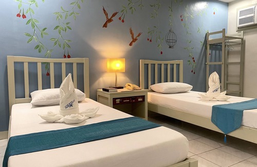 Calamba Hotel | Riverview Resort & Conference Center: Relax by the Pool
