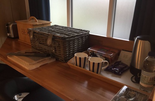 Costessey House | Riverview: Perfect Self-Catering Stay with Kitchen Access