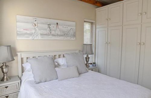 Still Bay House | Riverview: Family-Friendly Retreat by the Waterfront