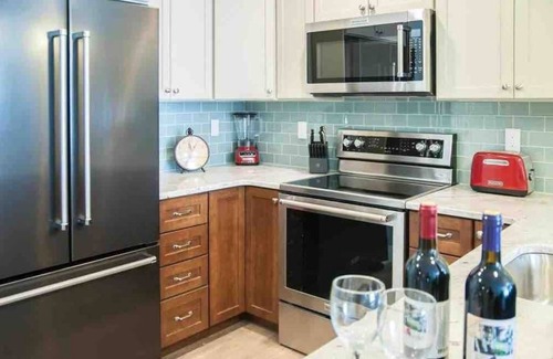 Lincoln Resort | Cozy Riverwalk at Loon: 1 Bedroom Retreat with Spa & Pool