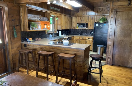 Broken Bow Cabin | Riverside Retreat: Scenic Views & Family-Friendly Comfort