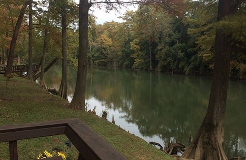 Broken Bow Cabin | Riverside Retreat: Scenic Views & Family-Friendly Comfort