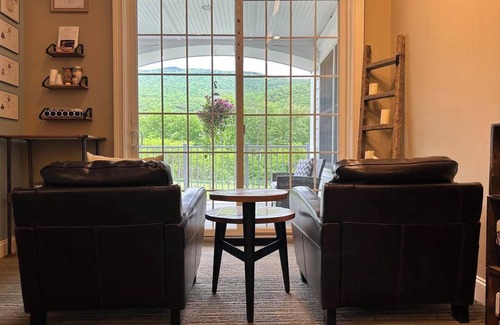 Lincoln Hotel | Relax at RiverWalk Resort: Top-Rated Mountain Getaway