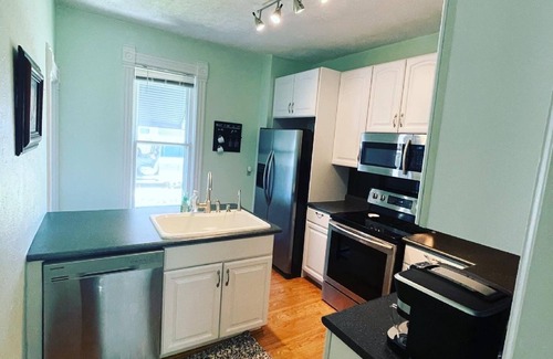 Niles House | 9.8 Rated Riverwalk Retreat: Pet-Friendly Victorian Escape