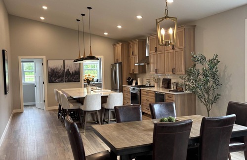 Duluth House | RiverWest Rivers Edge on the River - Brand New - Hot Tub