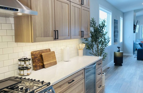 Duluth House | RiverWest Rivers Edge on the River - Brand New - Hot Tub