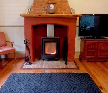 East Warburton House | Riverwood Cottage, accessible accommodation