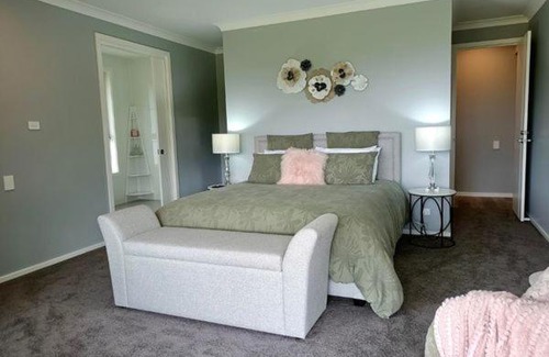 Monkerai Resort | Pet-Friendly Riverwood Downs with Pool & Breakfast Options