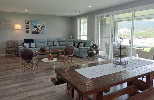 Monkerai Resort | Pet-Friendly Riverwood Downs with Pool & Breakfast Options
