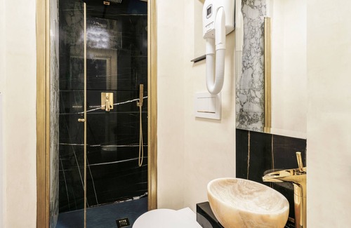 Borgonuovo House | Stylish Rivière Private Rooms with Spa & Breakfast