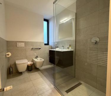Endine Gaiano Bed & Breakfast | RIVIERA 86: Family-Friendly Retreat with Hot Tub Access