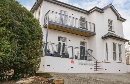 Roundham House | Riviera Heights: Family-Friendly Stay with 8.7/10 Review
