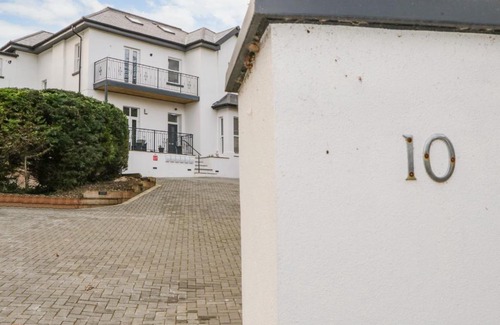 Roundham House | Riviera Heights: Family-Friendly Stay with 8.7/10 Review