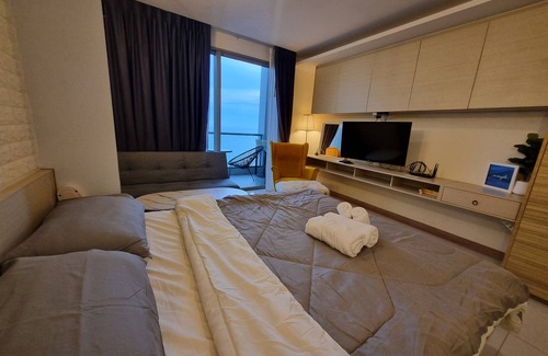 South Pattaya Condo | Riviera Jomtien Large Penthouse Studio Uninterrupted Seaview 5 Star Facilities