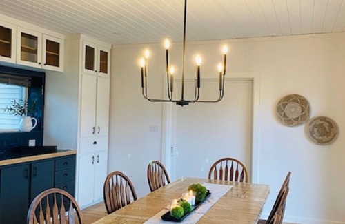 West Nipissing Cottage | Riviera Lodge - Renovated Waterfront Retreat with Ocean Views
