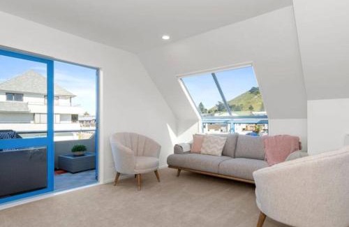 Mount Maunganui House | Riviera Retreat - Family-Friendly Getaway in Mount Paradise