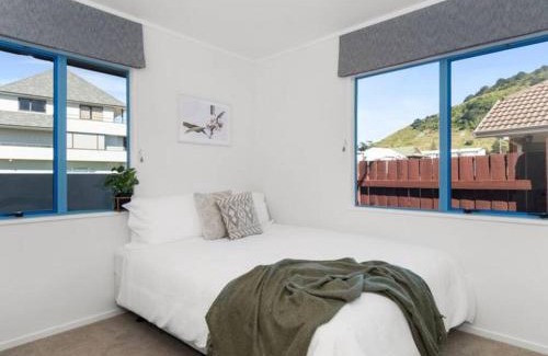 Mount Maunganui House | Riviera Retreat - Family-Friendly Getaway in Mount Paradise
