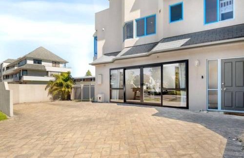 Mount Maunganui House | Riviera Retreat - Family-Friendly Getaway in Mount Paradise