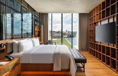 Beyoglu Hotel | Experience Rixos Tersane Istanbul with Pool & Family-Friendly Perks