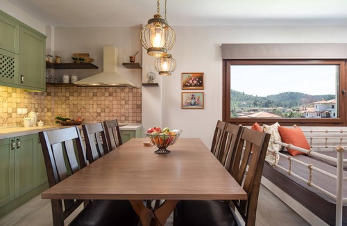 Agios Nikolaos Apartment | Top-Rated Rizes House with Oceanfront Views & Breakfast