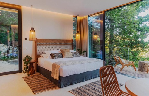 Nisaki Villa | Rizes Sea View Suite: 4-Star Oceanfront Retreat Awaits