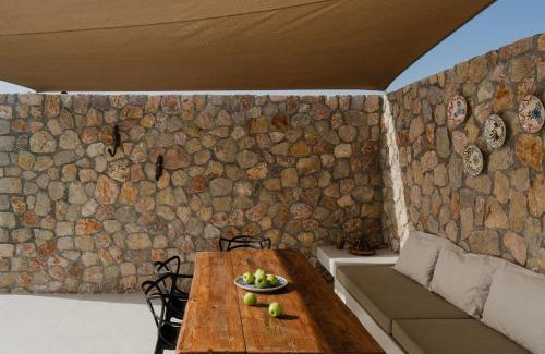 Perissa Hotel | Unwind at Rizes Santorini: Guest Rated 9.8, Oceanfront Bliss