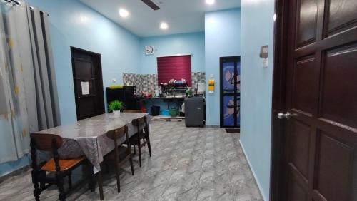 Nibong Tebal House | Welcoming Rizki Homestay Nibong Tebal for Families