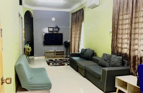 Sungai Siput House | Rizqi Homestay: Family-Friendly Stay with Wifi in Sungai Siput