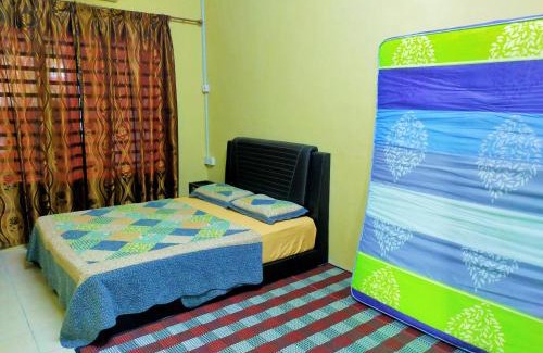 Sungai Siput House | Rizqi Homestay: Family-Friendly Stay with Wifi in Sungai Siput