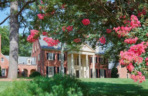 Chapel Hill Hotel | Elegant Rizzo Center: 4-Star Hotel with Ocean View & Pool