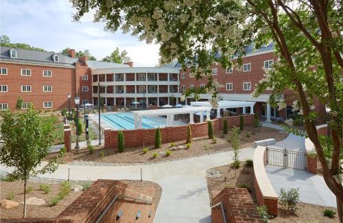 Chapel Hill Hotel | Elegant Rizzo Center: 4-Star Hotel with Ocean View & Pool