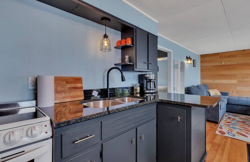 Osakis Villa | Relaxing Rizzy's on the Lake: 4-Star Oceanfront Retreat